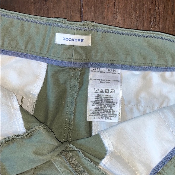 Dockers Bermuda Shorts Size 12 - Picture 3 of 3